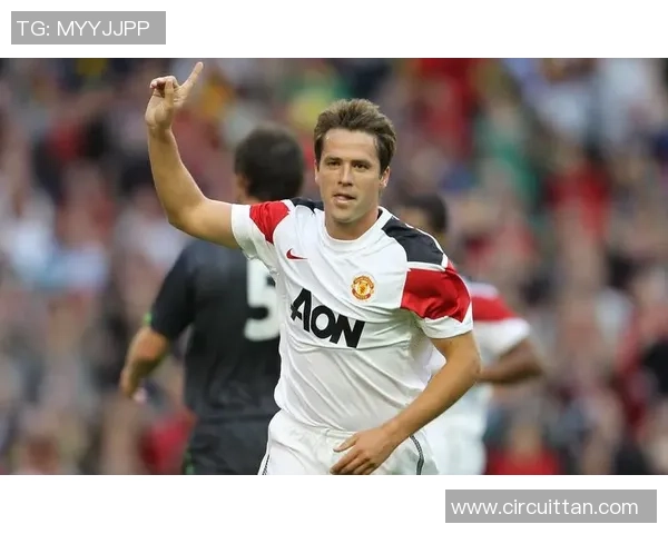 足球场上的领袖风范:那些成为队长的足球明星们的传奇故事 足球场上的领袖风范:那些成为队长的足球明星们的传奇故事