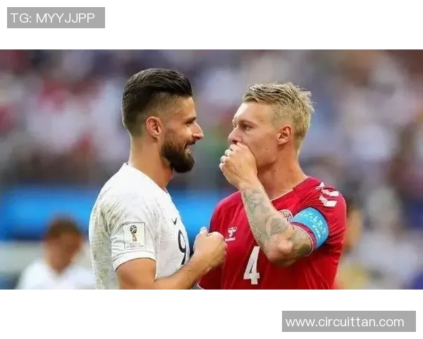 足球明星特技揭秘:从梅西的盘带到C罗的任意球技巧全解析 足球明星特技揭秘:从梅西的盘带到C罗的任意球技巧全解析