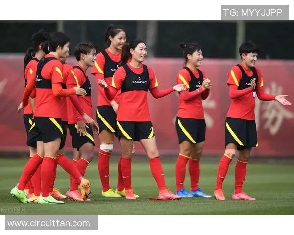 足球明星郑州女友甜美照片曝光引发热议网友纷纷点赞评论不断 足球明星郑州女友甜美照片曝光引发热议网友纷纷点赞评论不断